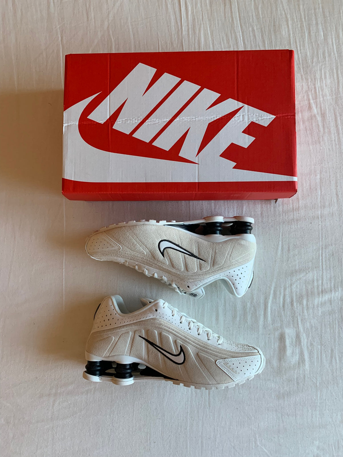 Nike Shox R4 "White Black Suede"