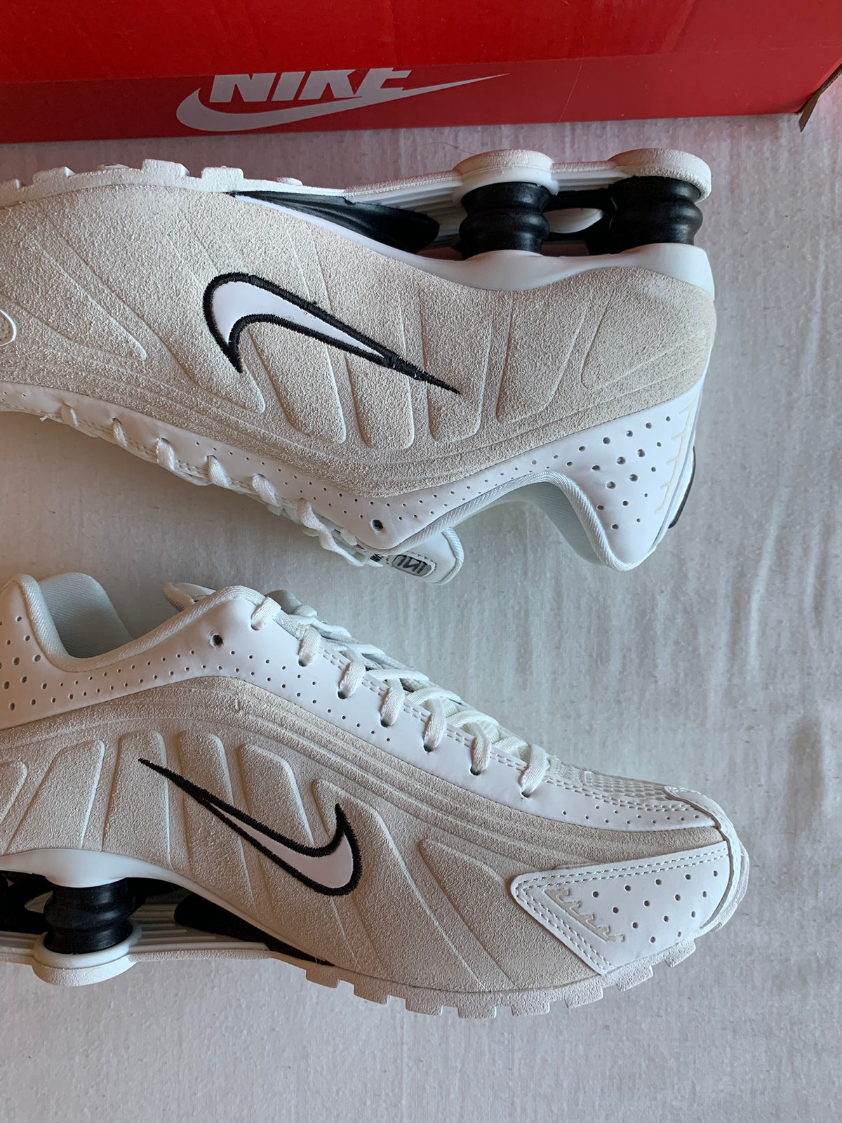 Nike Shox R4 "White Black Suede"