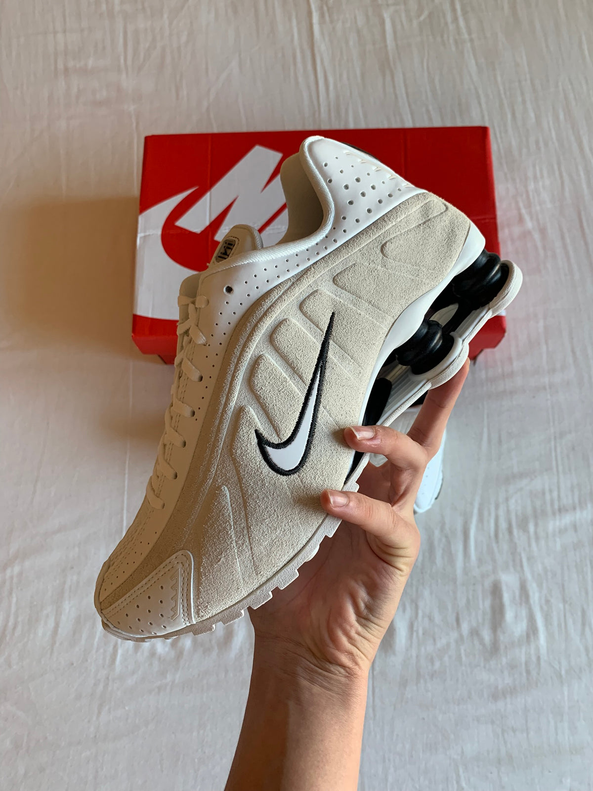 Nike Shox R4 "White Black Suede"