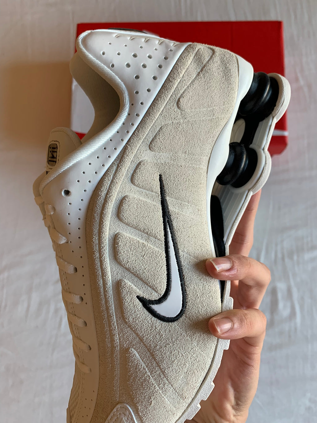 Nike Shox R4 "White Black Suede"