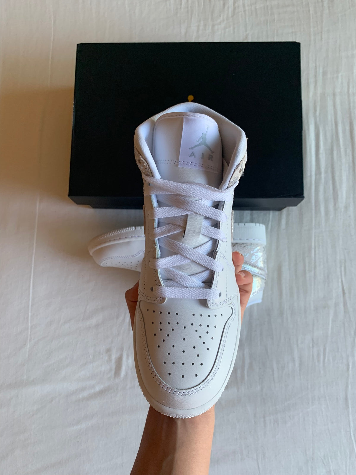 Jordan 1 Mid SE "Distressed White Field Silver"
