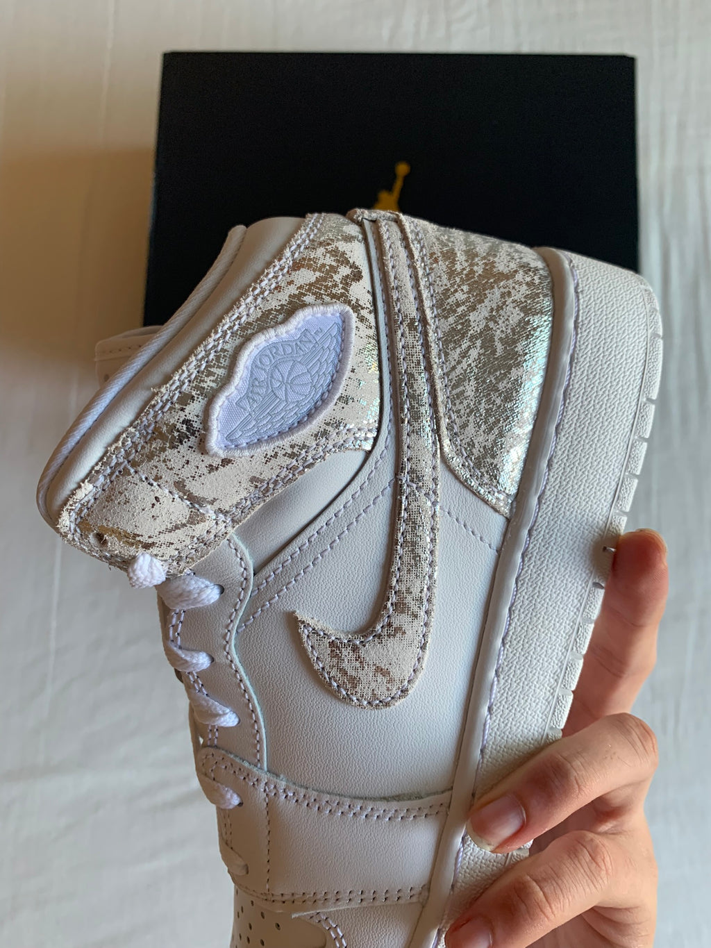 Jordan 1 Mid SE "Distressed White Field Silver"