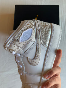 Jordan 1 Mid SE "Distressed White Field Silver"