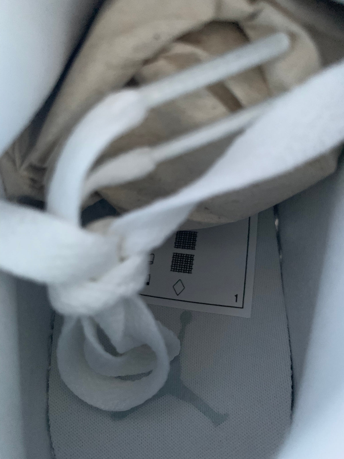 Jordan 1 Mid SE "Distressed White Field Silver"