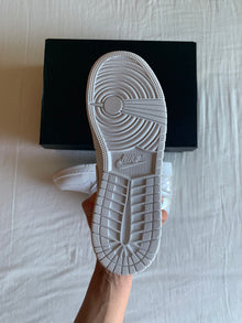 Jordan 1 Mid SE "Distressed White Field Silver"