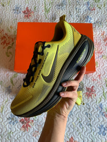 Nike Vomero 18 SE "Sonic Yellow"