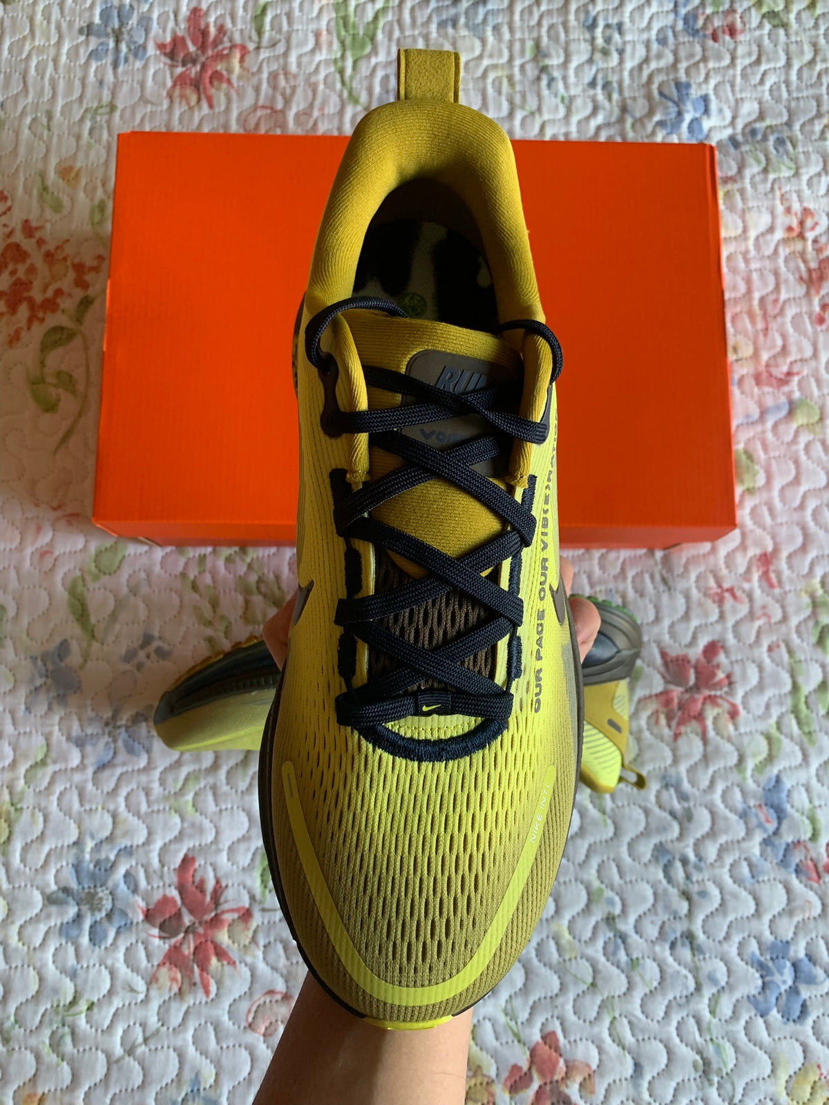 Nike Vomero 18 SE "Sonic Yellow"