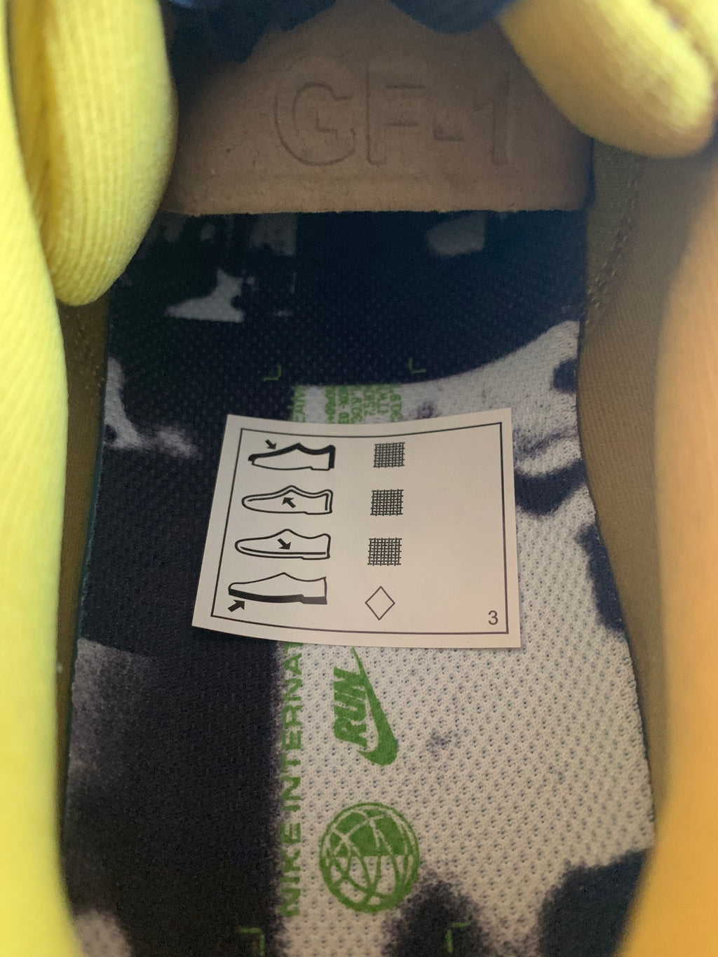 Nike Vomero 18 SE "Sonic Yellow"
