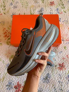 Nike Vomero 18 "Cool Grey Safety Orange"