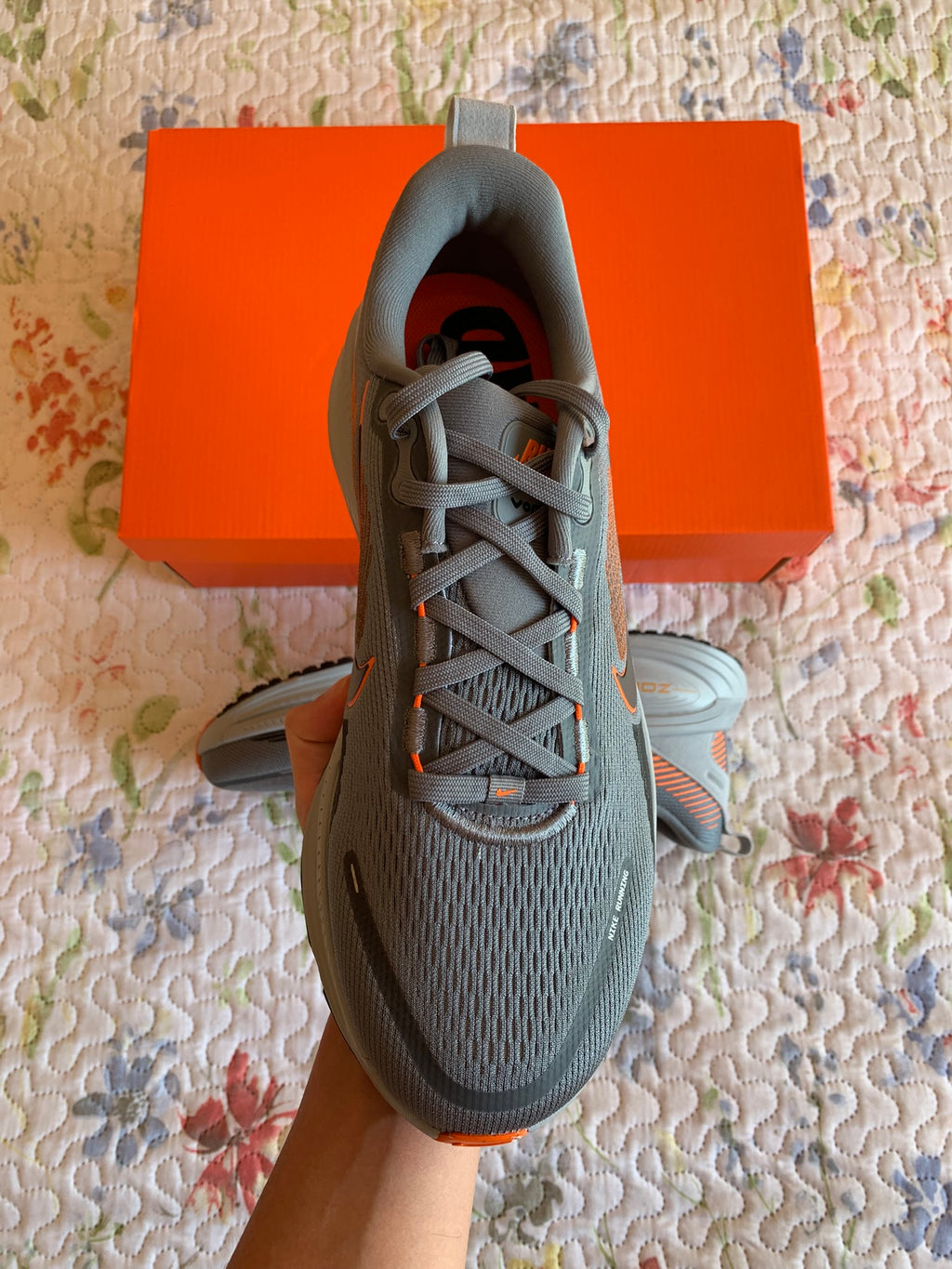 Nike Vomero 18 "Cool Grey Safety Orange"