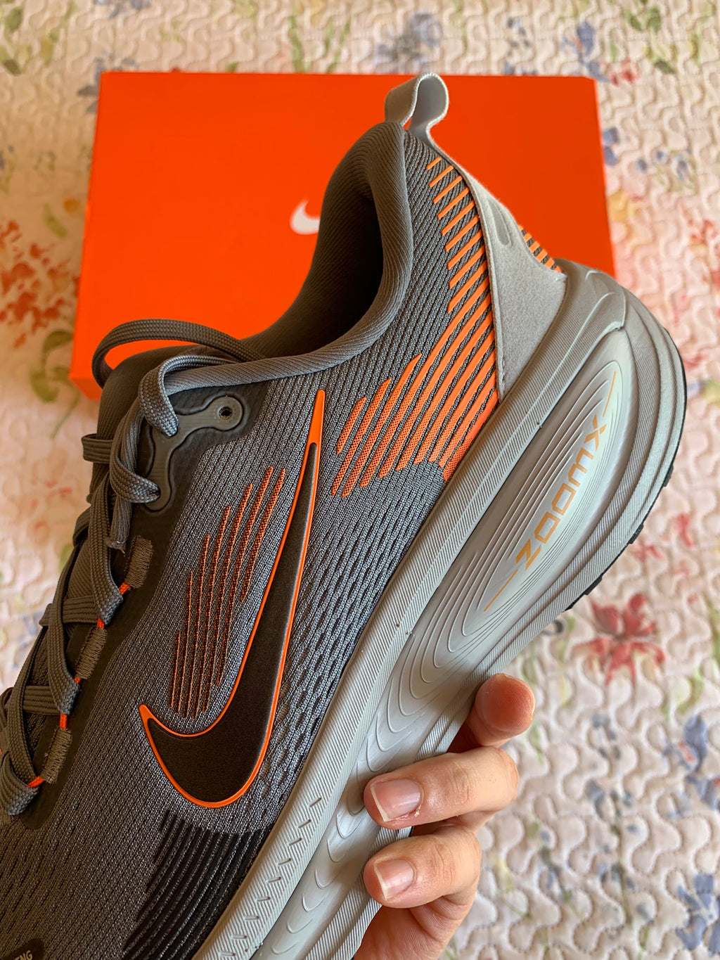 Nike Vomero 18 "Cool Grey Safety Orange"