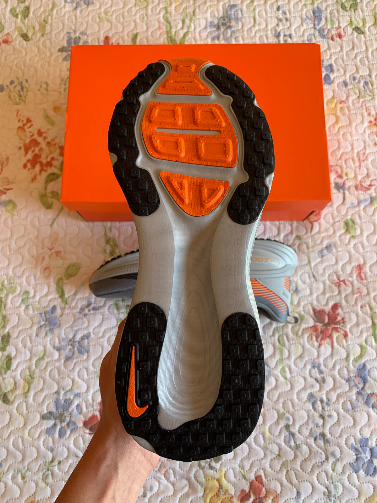 Nike Vomero 18 "Cool Grey Safety Orange"