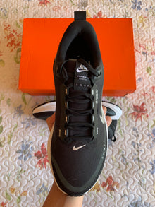 Nike Vomero 18 GORE-TEX W "Black White Metallic"