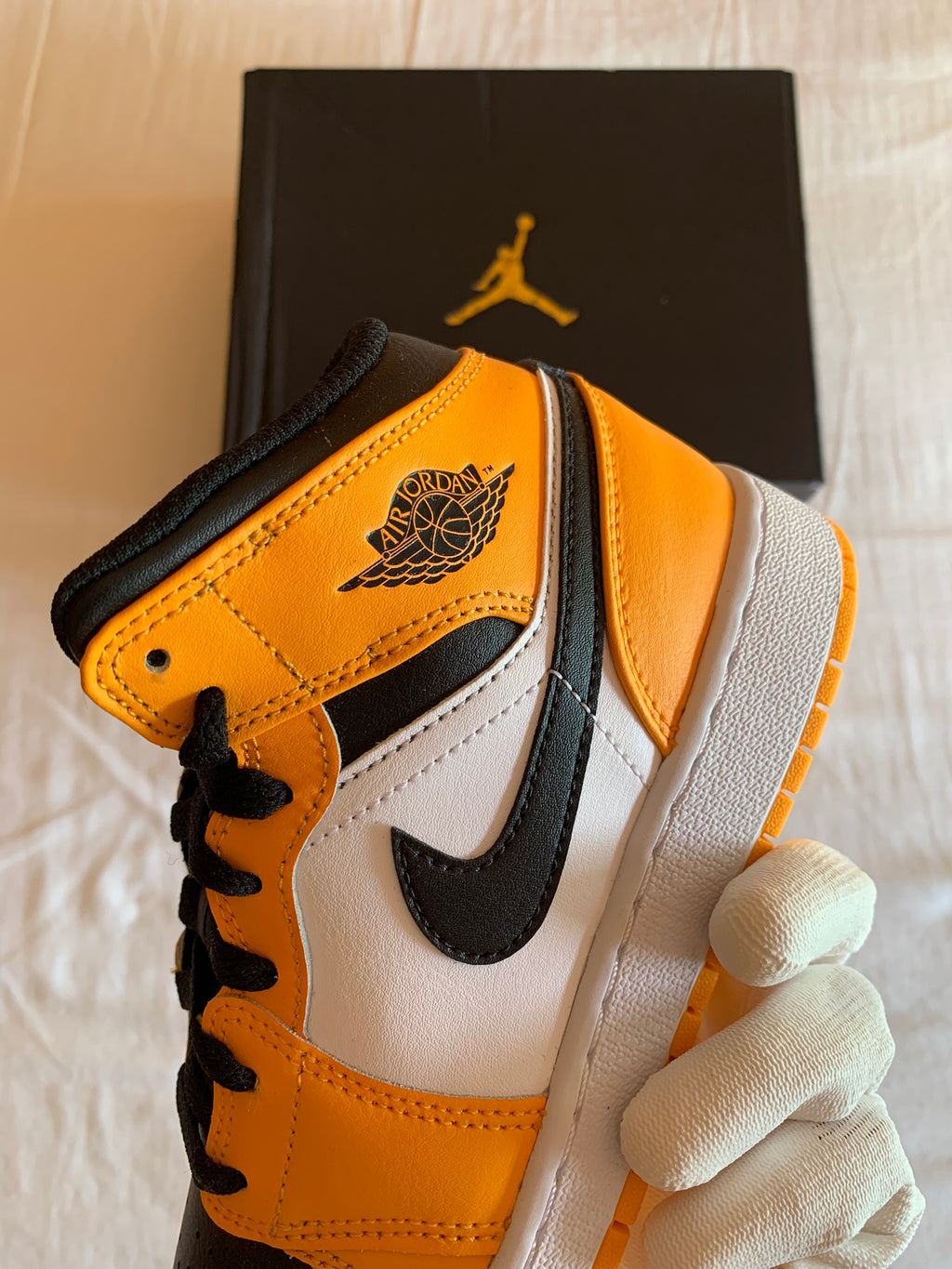 Jordan 1 Mid GS "Taxi"