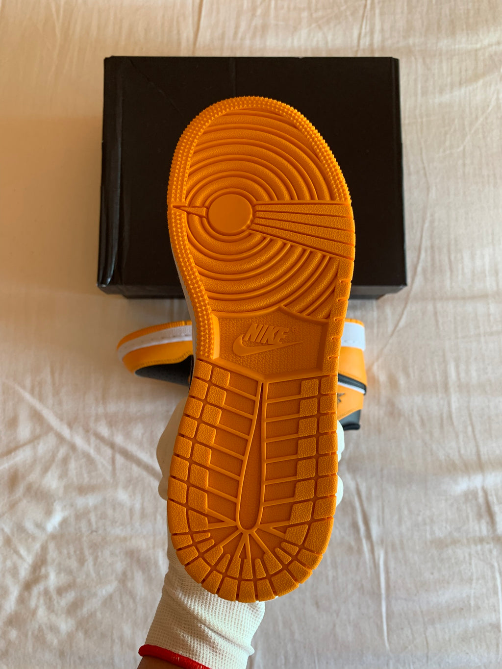 Jordan 1 Mid GS "Taxi"