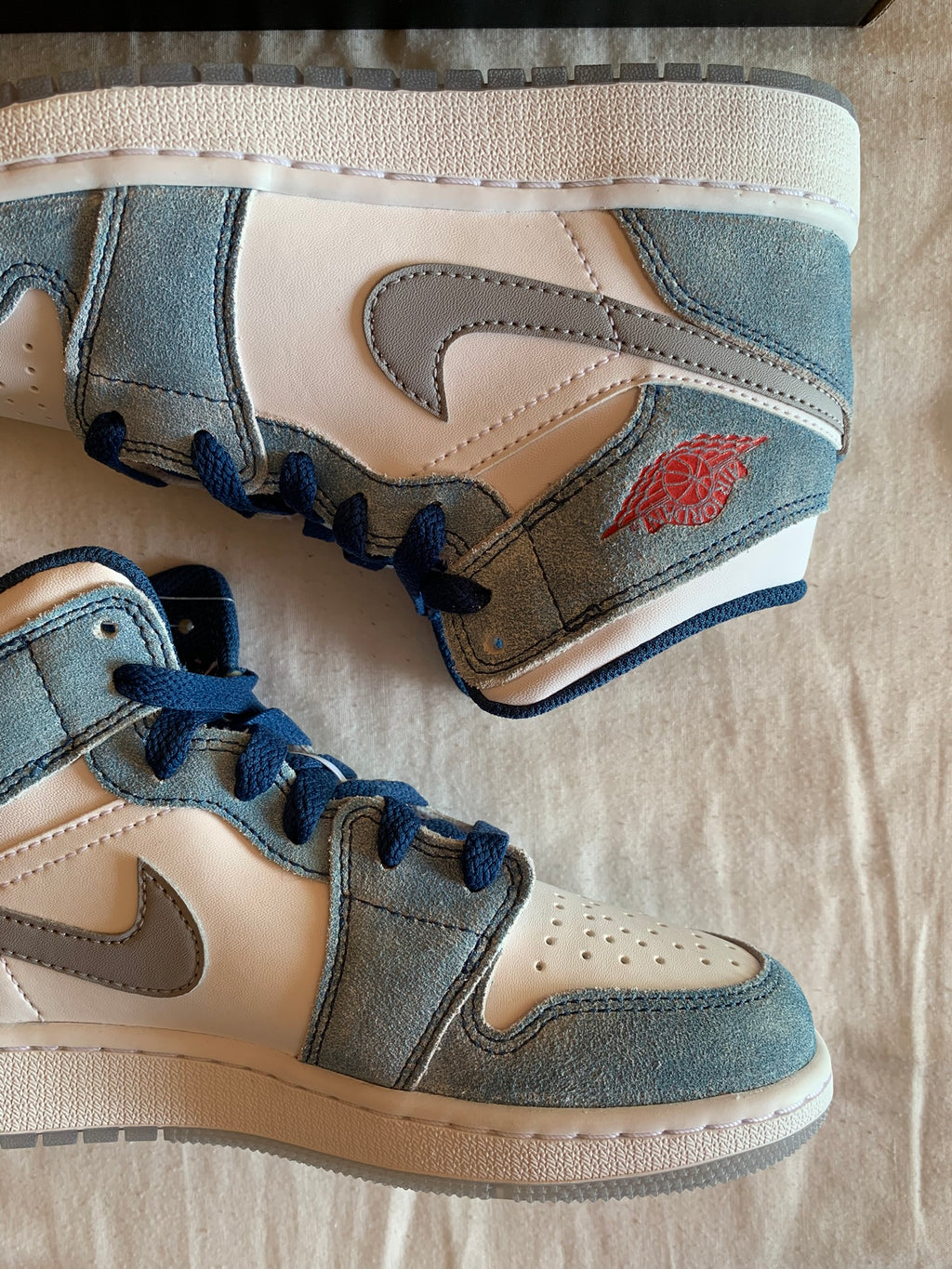 Jordan 1 Mid SE GS "French Blue"