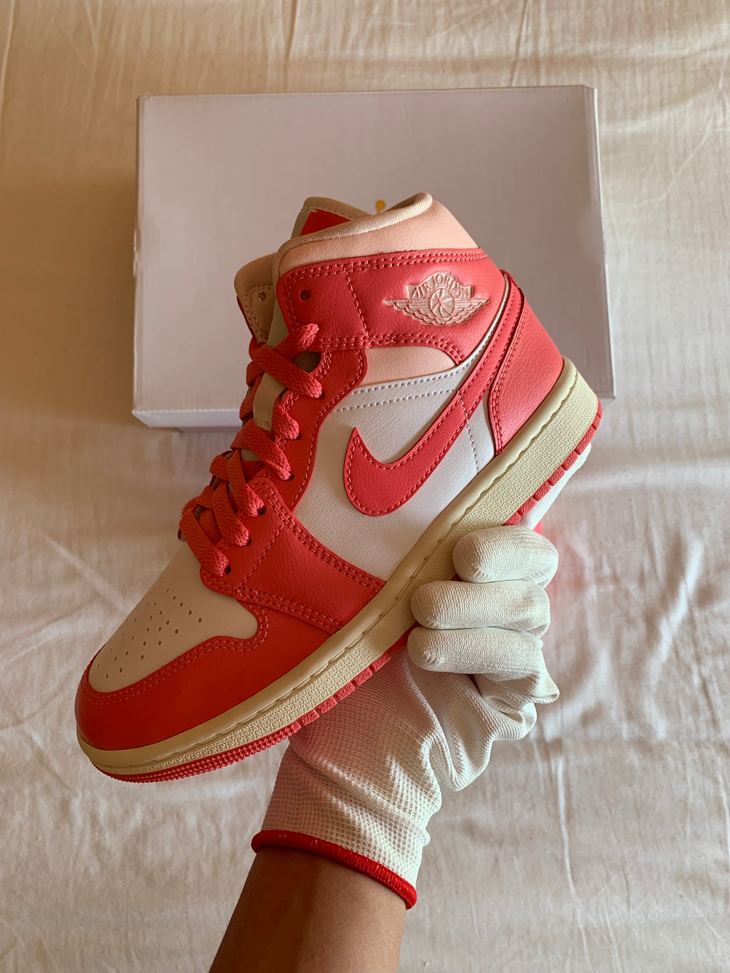 Jordan 1 Mid W "Strawberries and Cream"