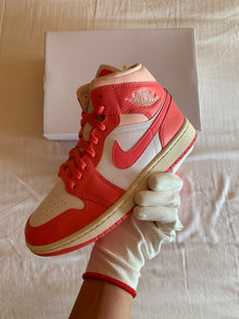 Jordan 1 Mid W "Strawberries and Cream"