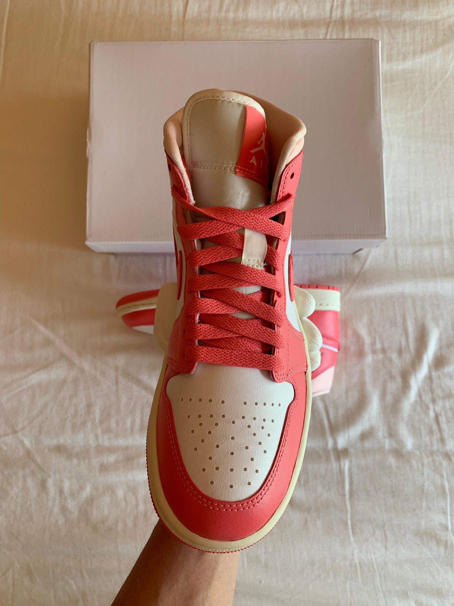 Jordan 1 Mid W "Strawberries and Cream"
