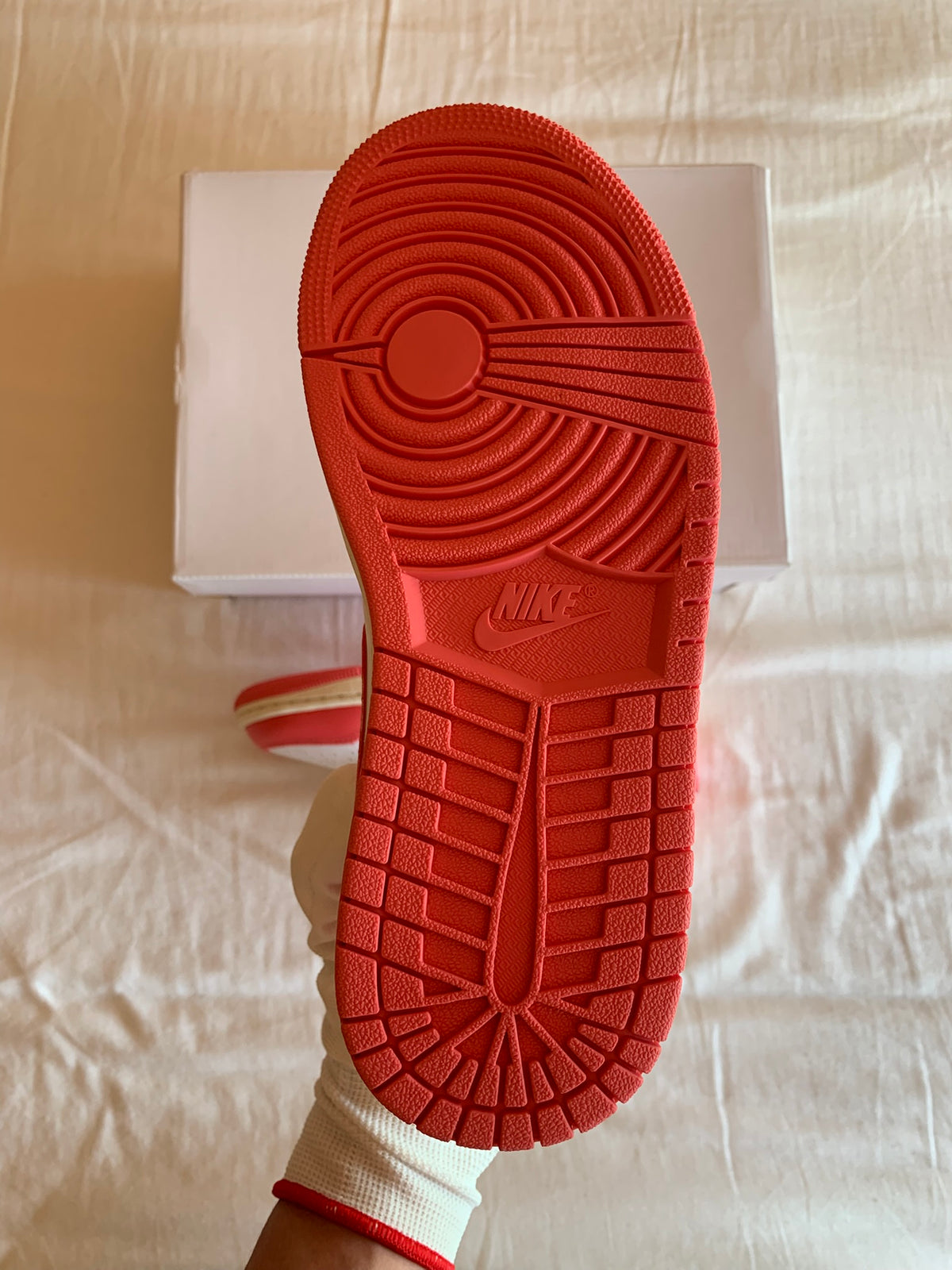 Jordan 1 Mid W "Strawberries and Cream"
