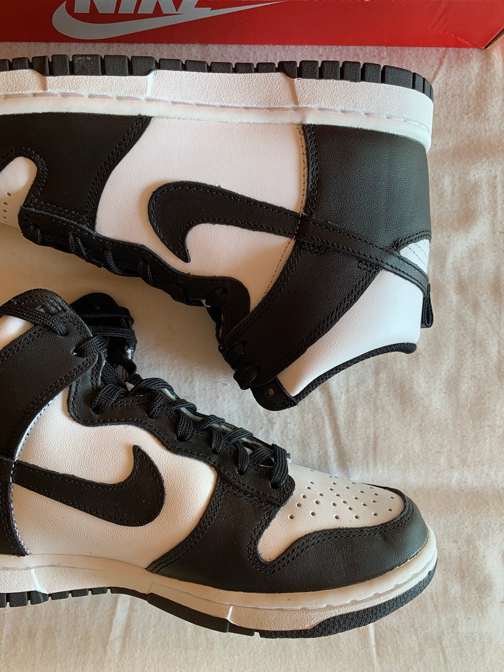 Nike Dunk High (2021) W "Panda"