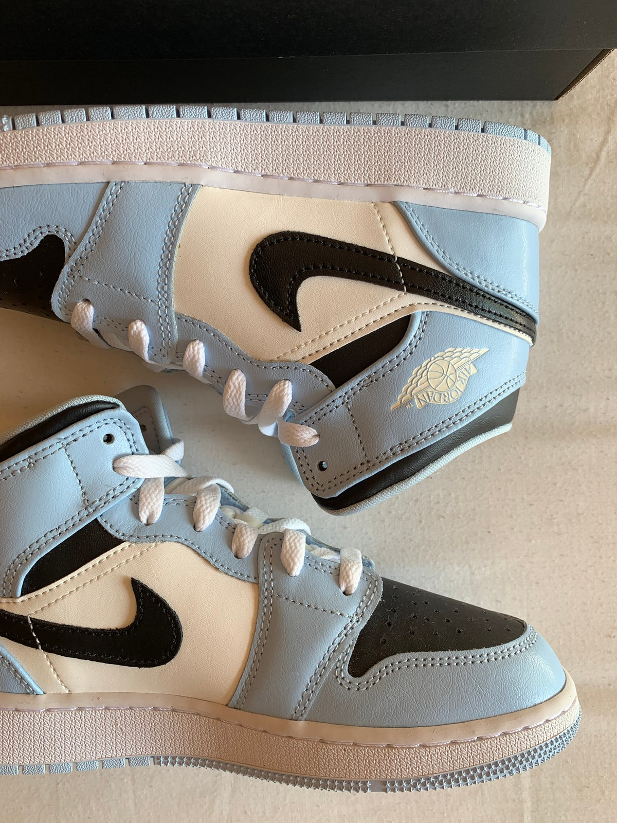 Jordan 1 Mid (2022) GS "Ice Blue"