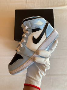 Jordan 1 Mid (2022) GS "Ice Blue"