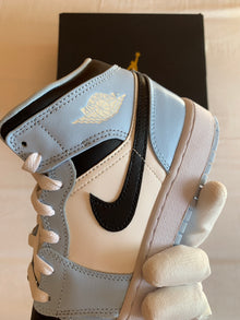 Jordan 1 Mid (2022) GS "Ice Blue"