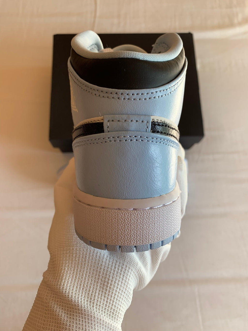 Jordan 1 Mid (2022) GS "Ice Blue"