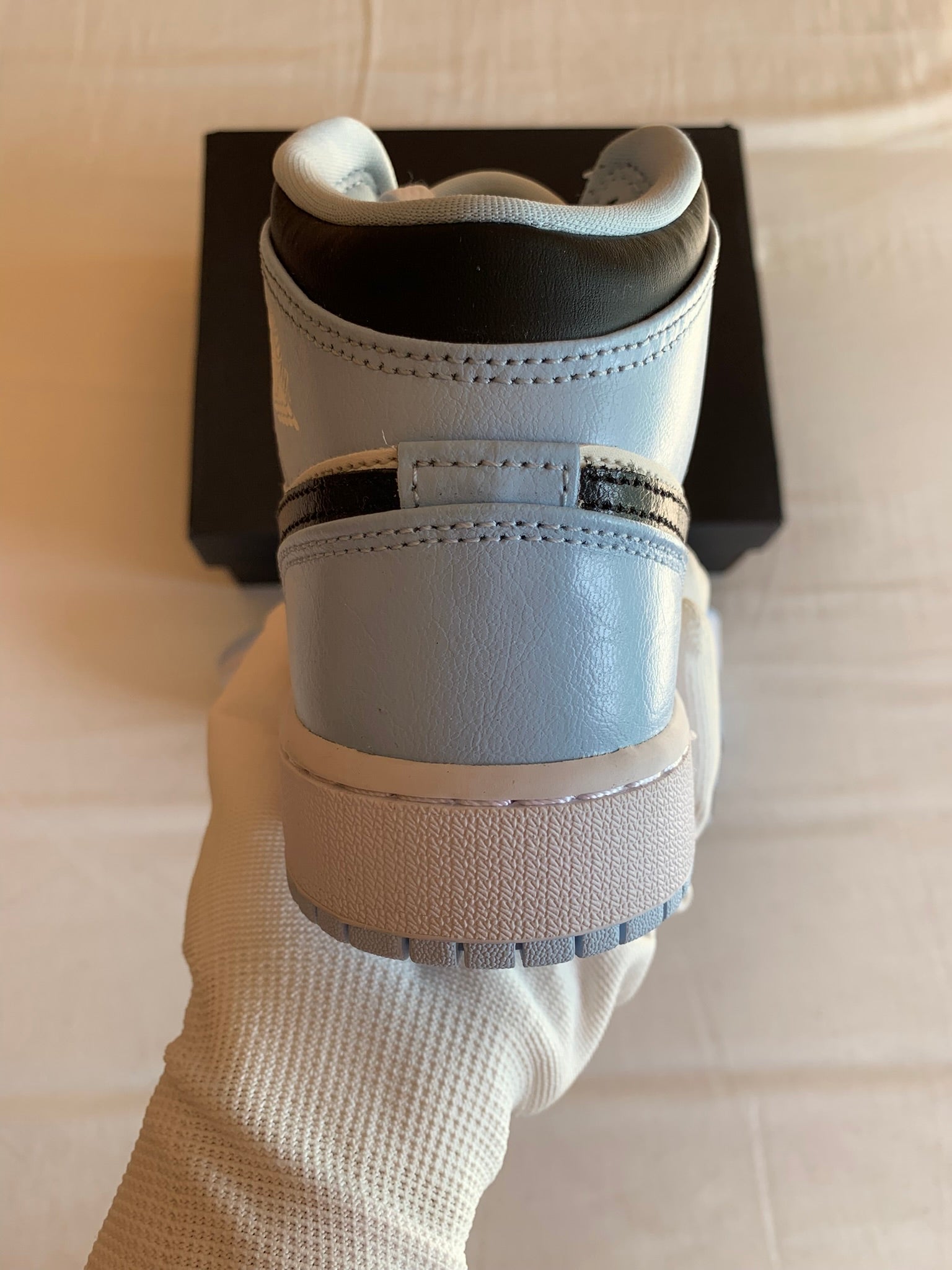 Jordan 1 Mid (2022) GS "Ice Blue"