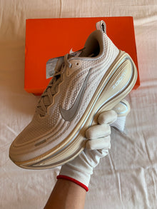 Nike Vomero Plus "Running is Mental"