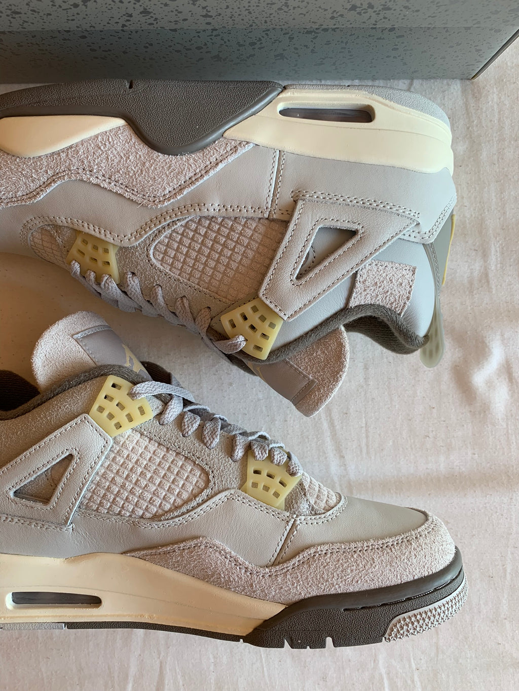 Jordan 4 Retro SE Craft "Photon Dust"