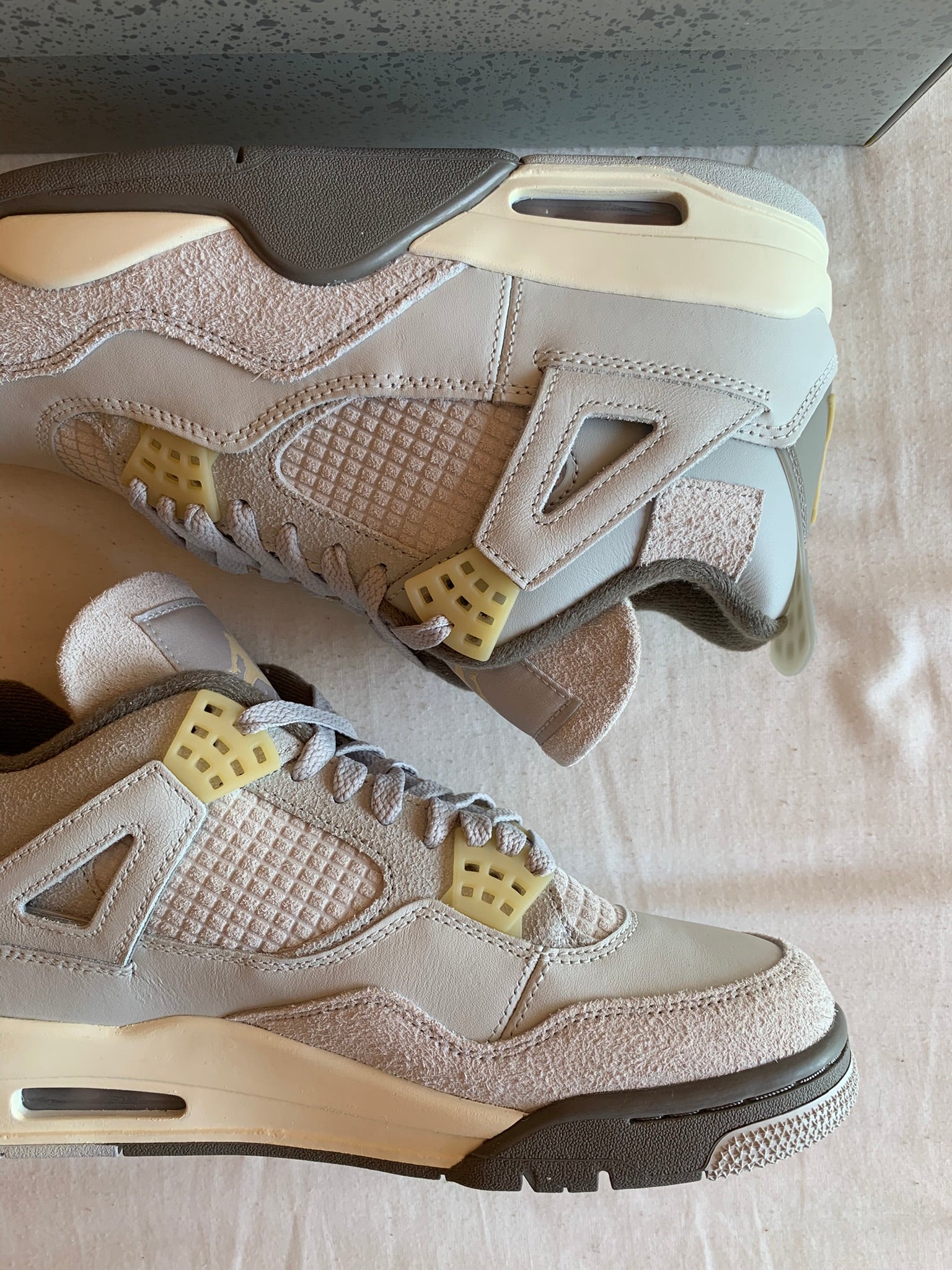 Jordan 4 Retro SE Craft "Photon Dust"