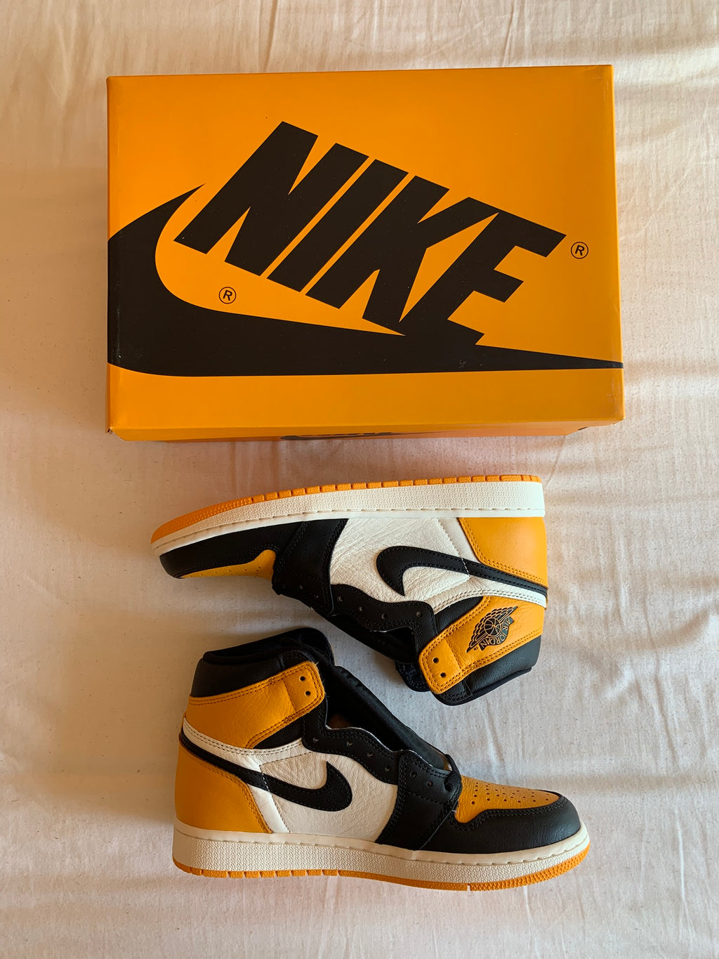 Jordan 1 Retro High OG "Yellow Ochre"