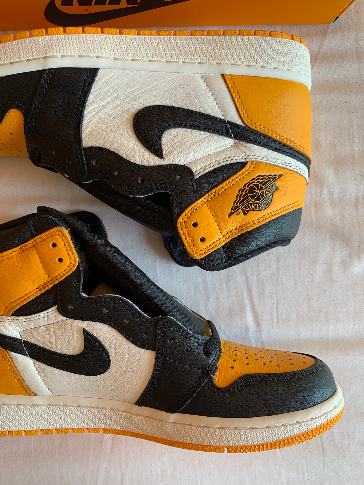 Jordan 1 Retro High OG "Yellow Ochre"