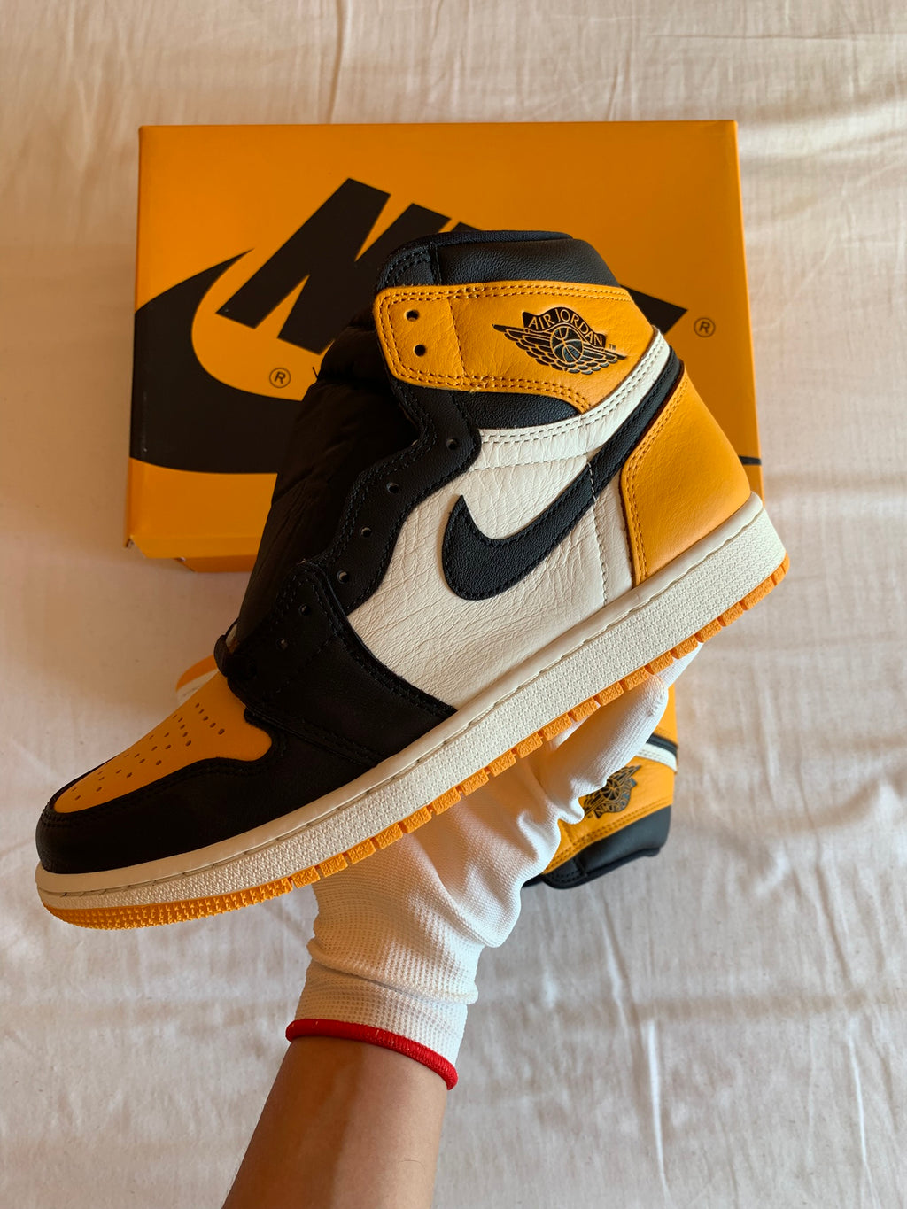 Jordan 1 Retro High OG "Yellow Ochre"