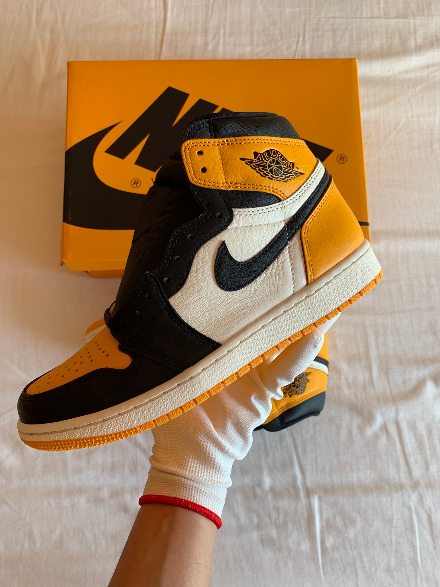 Jordan 1 Retro High OG "Yellow Ochre"