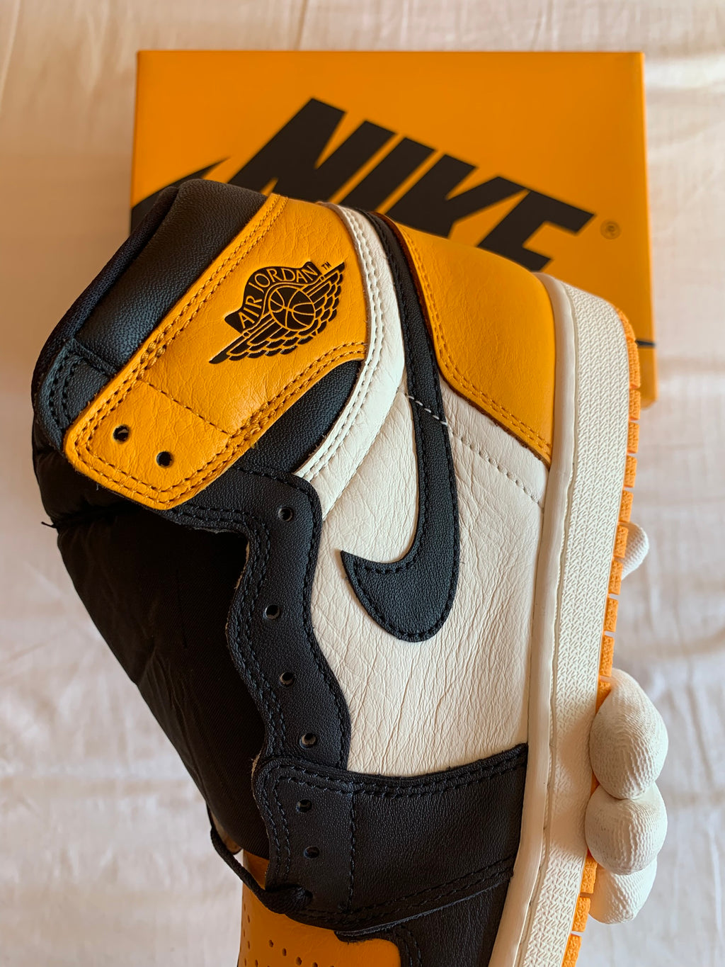 Jordan 1 Retro High OG "Yellow Ochre"