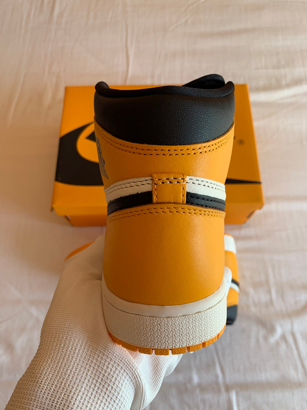 Jordan 1 Retro High OG "Yellow Ochre"