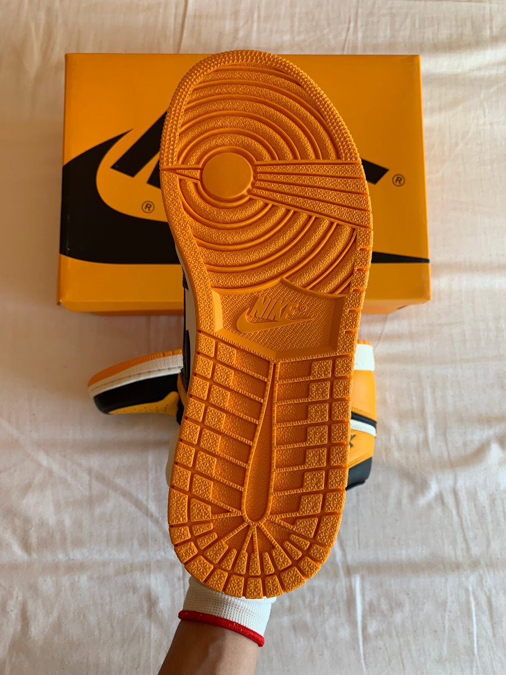 Jordan 1 Retro High OG "Yellow Ochre"