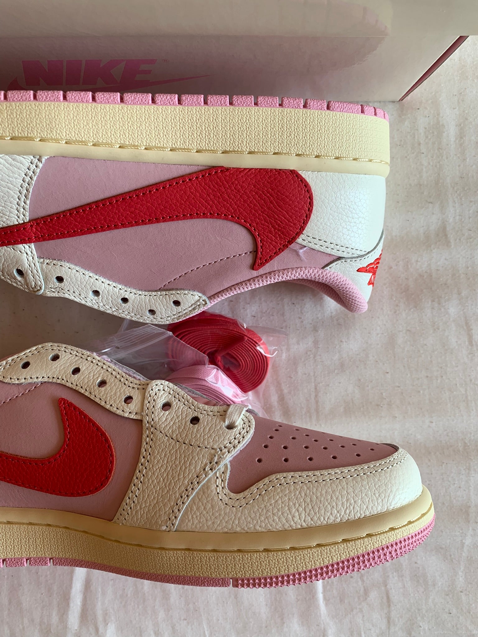 Jordan 1 Retro Low Travis Scott "Sail Tropical Pink"