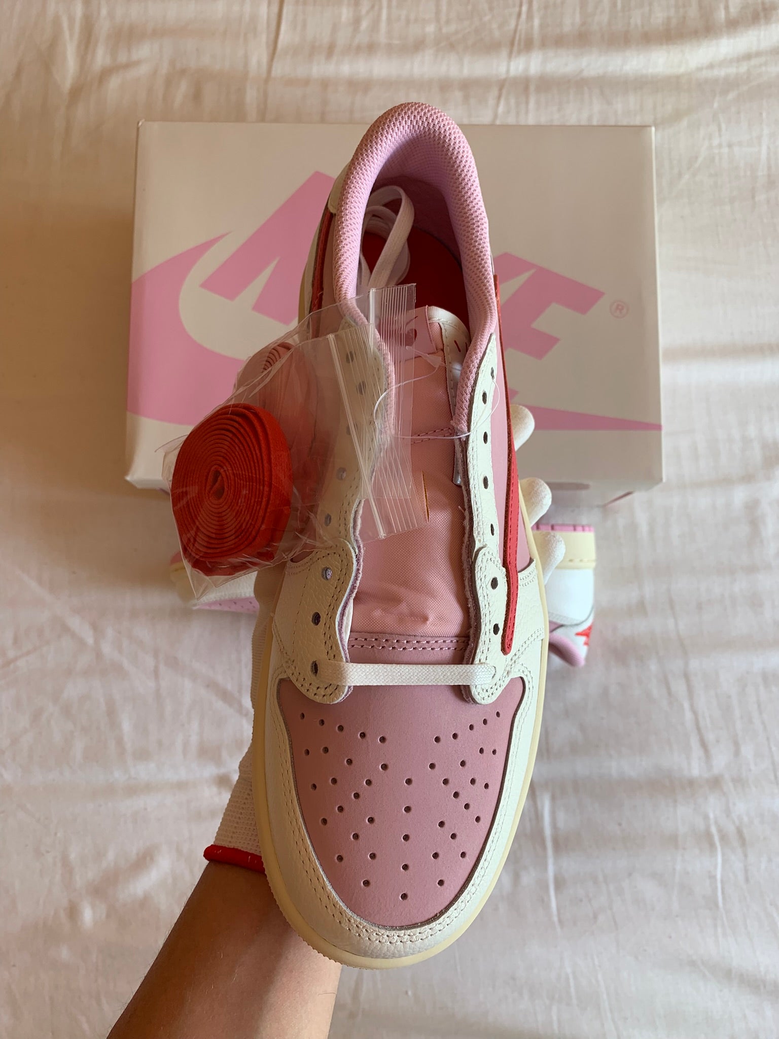 Jordan 1 Retro Low Travis Scott "Sail Tropical Pink"