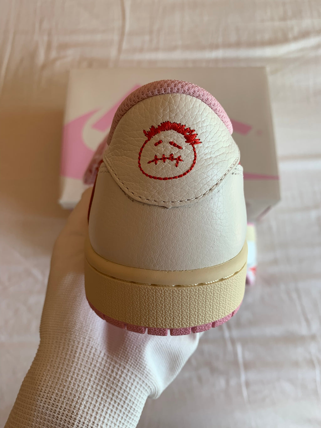 Jordan 1 Retro Low Travis Scott "Sail Tropical Pink"