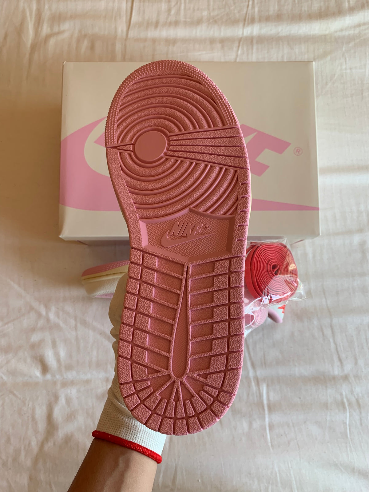 Jordan 1 Retro Low Travis Scott "Sail Tropical Pink"