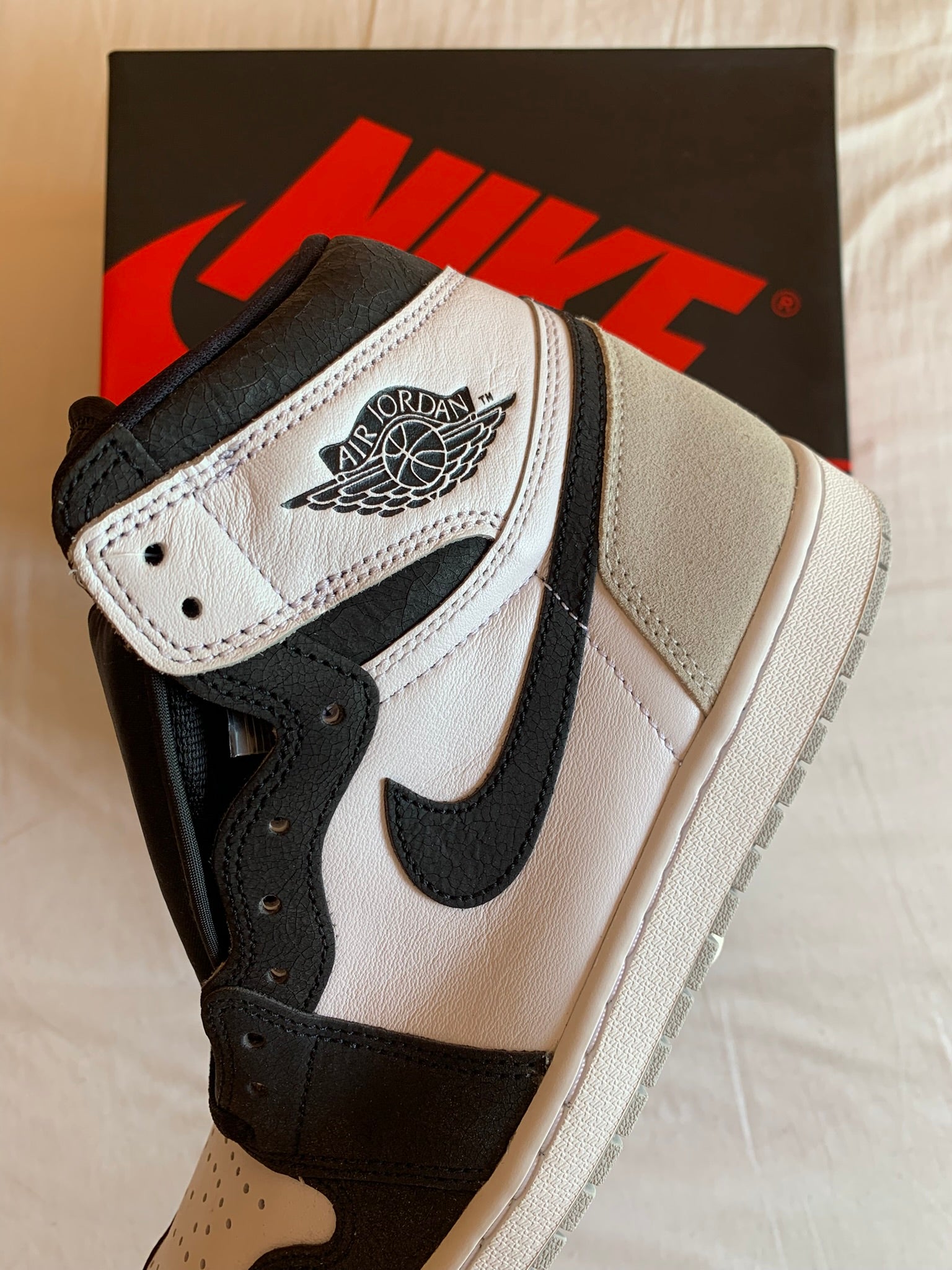 Jordan 1 Retro High OG "Bleached Coral"