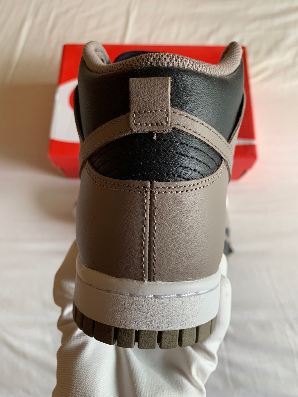 Nike Dunk High W "Moon Fossil"