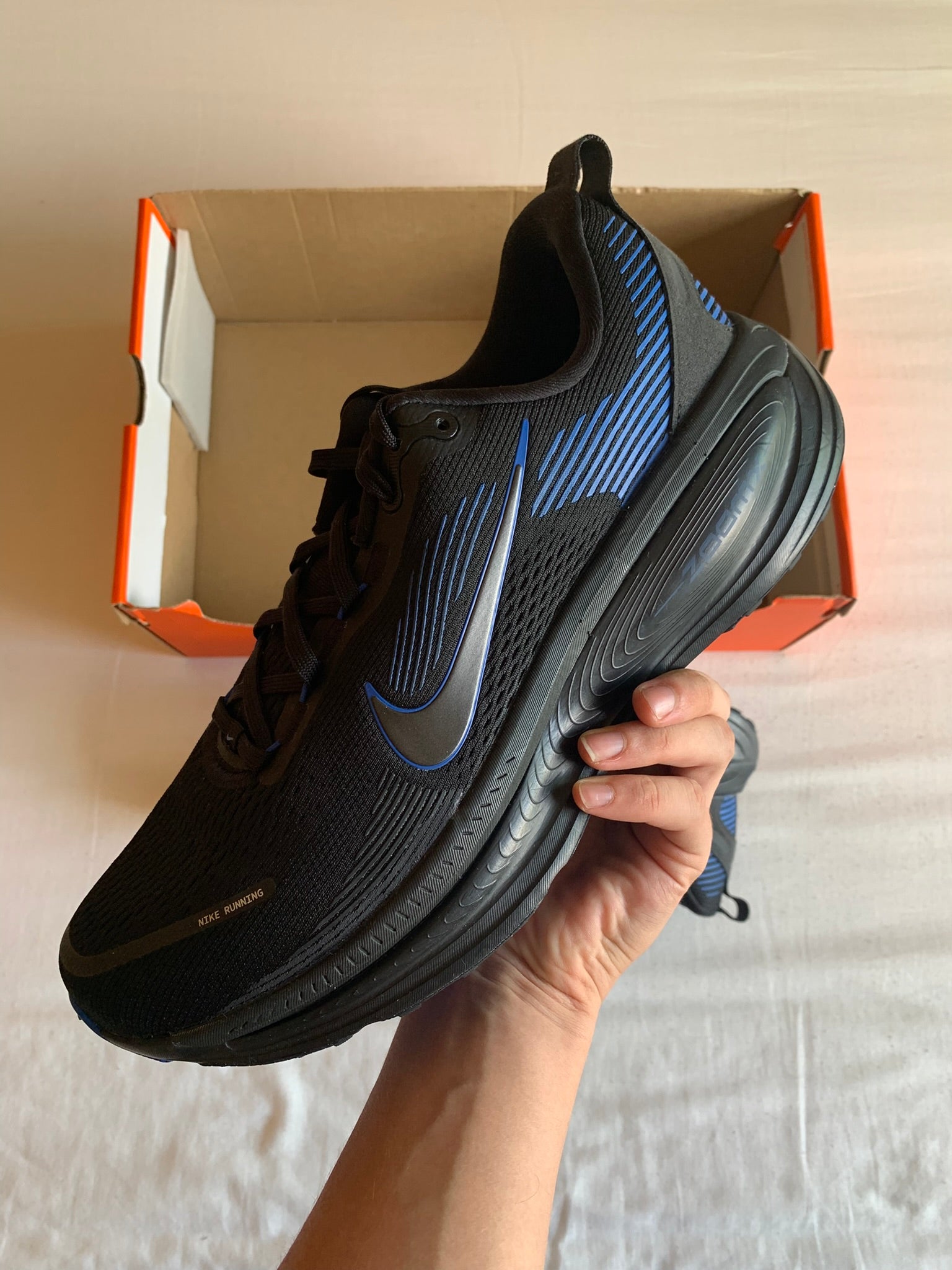 Nike Vomero 18 "Black Game Royal"