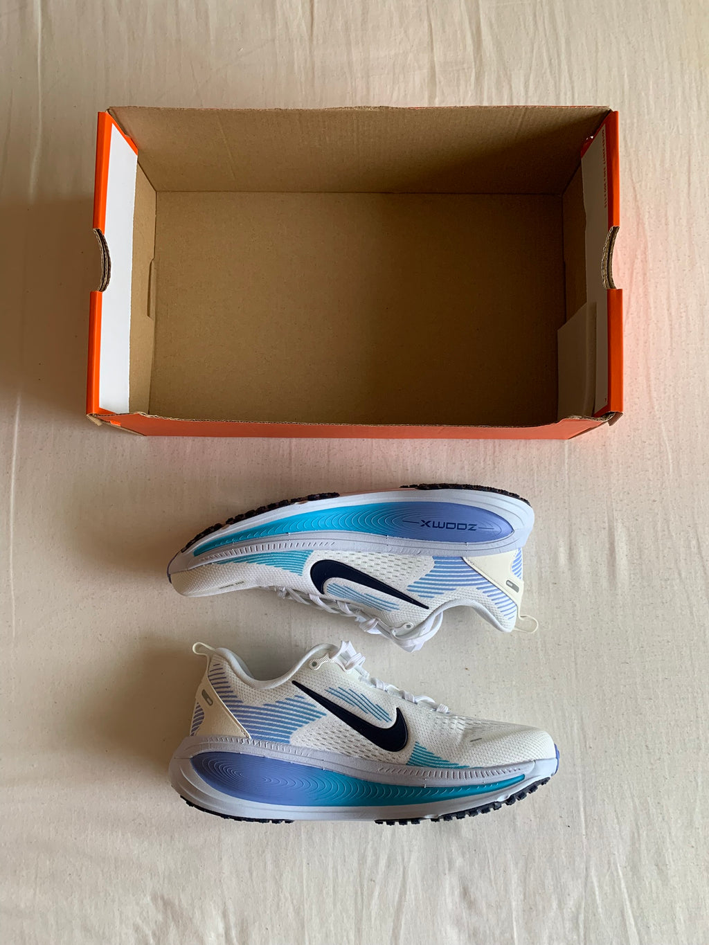 Nike Vomero 18 W "Blue Barely"