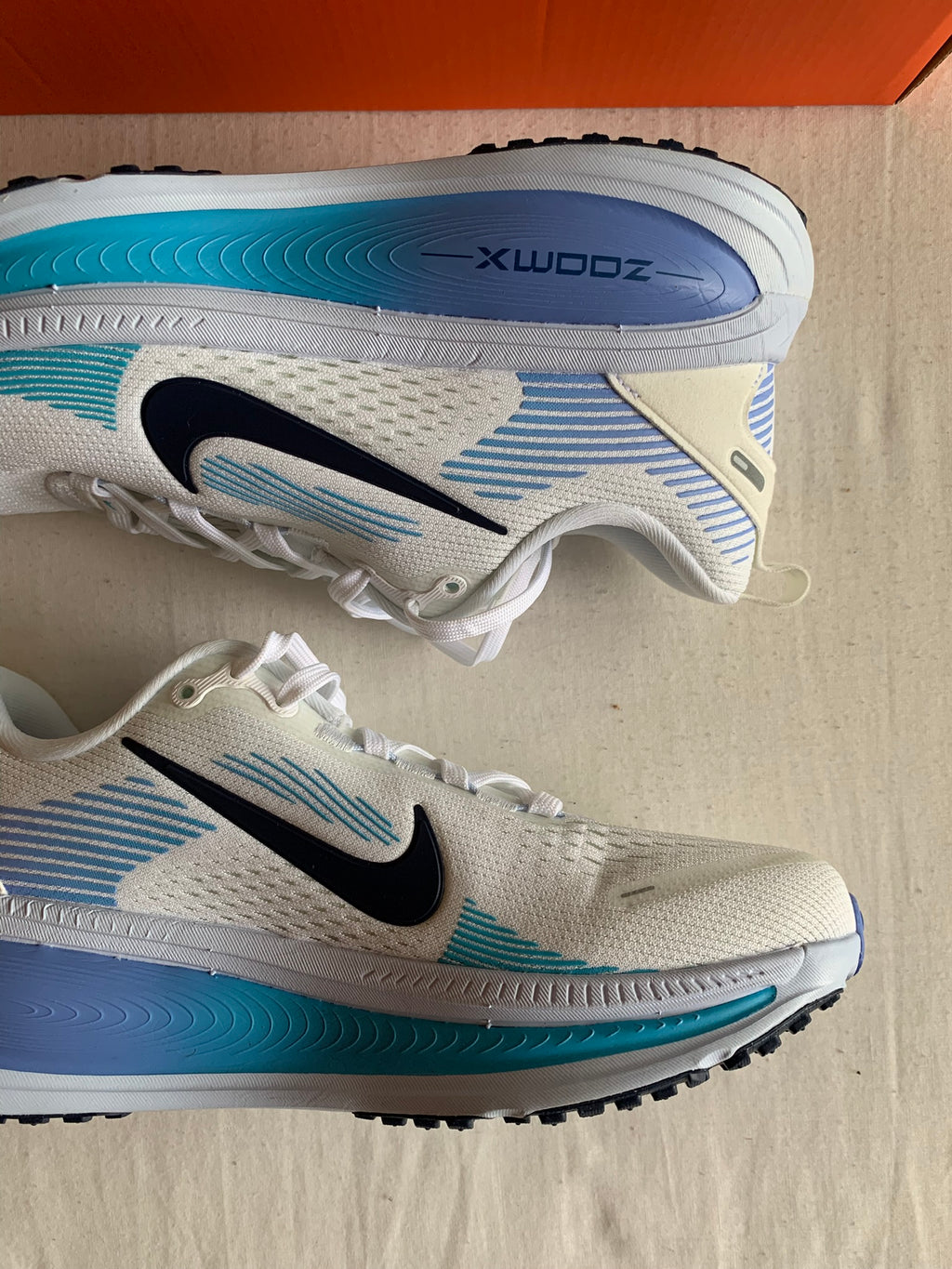Nike Vomero 18 W "Blue Barely"