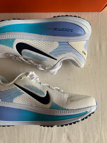 Nike Vomero 18 W "Blue Barely"